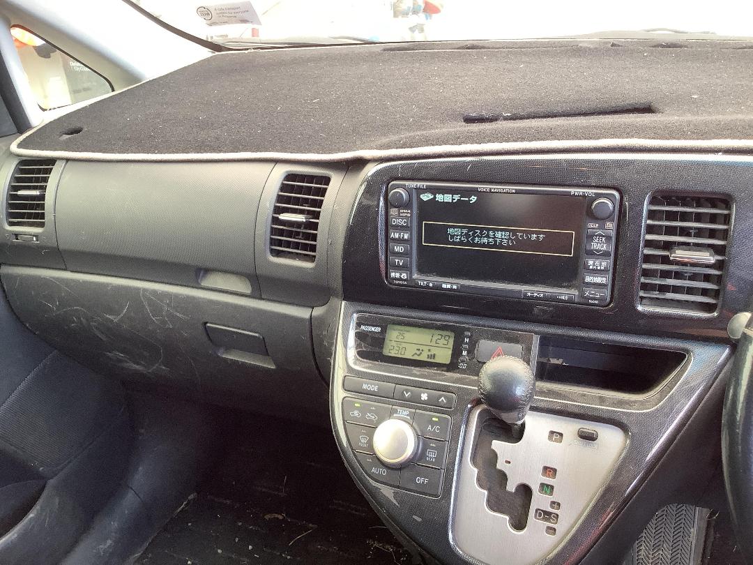 Photo '18' of Toyota Wish Photo '18' of Toyota Wish