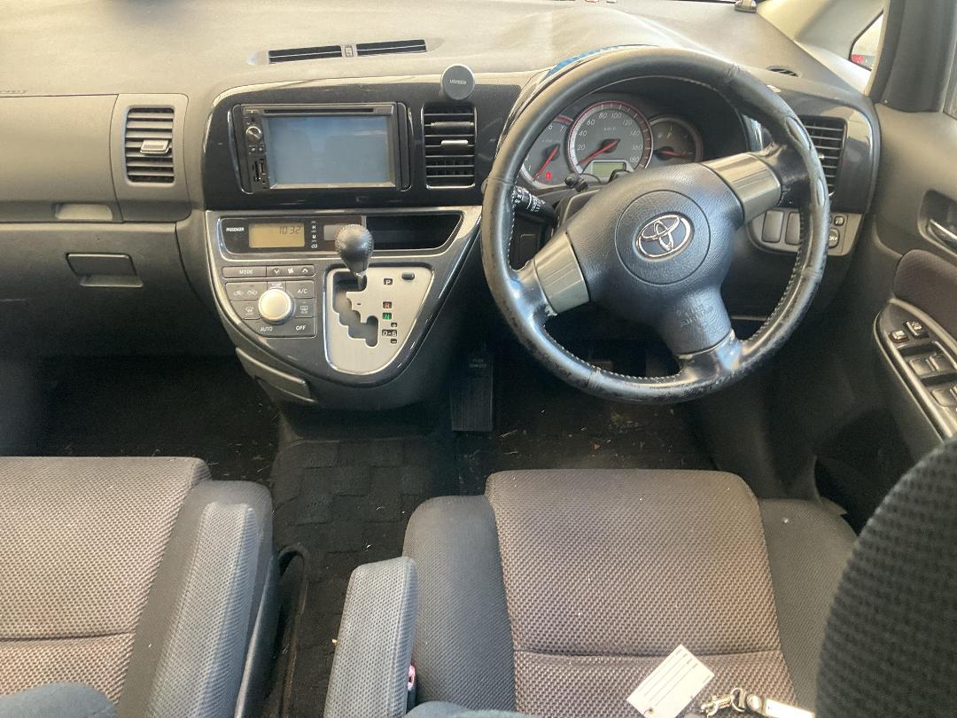 Photo '25' of Toyota Wish Photo '25' of Toyota Wish