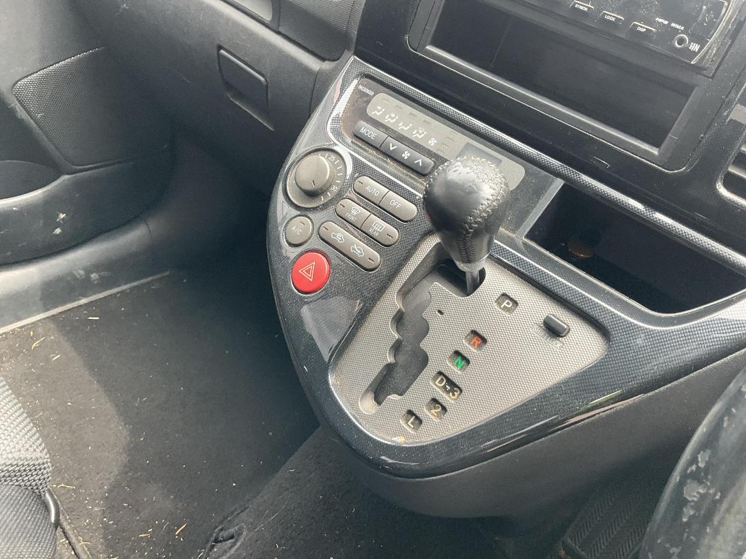 Photo '13' of Toyota Wish