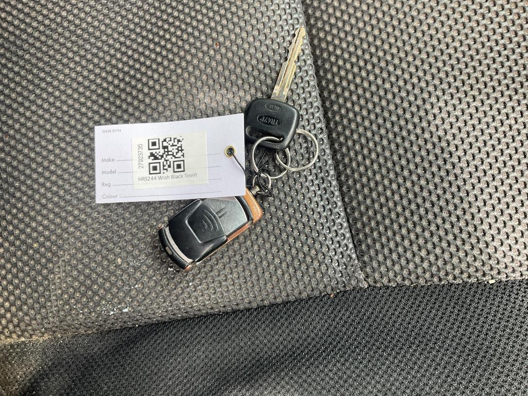 Photo '14' of Toyota Wish