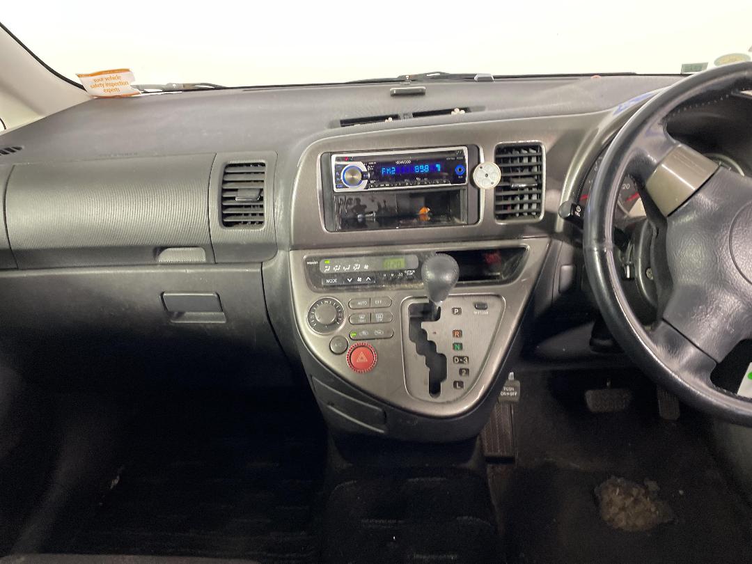 Photo '18' of Toyota Wish