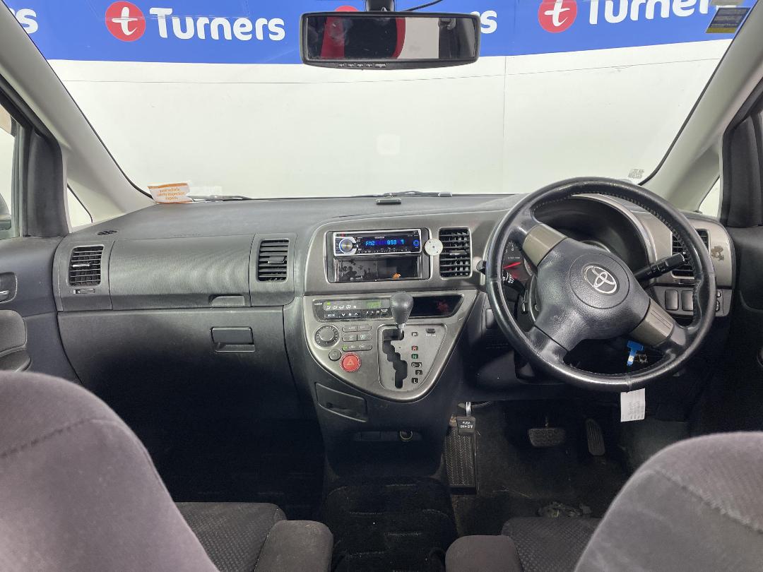 Photo '17' of Toyota Wish