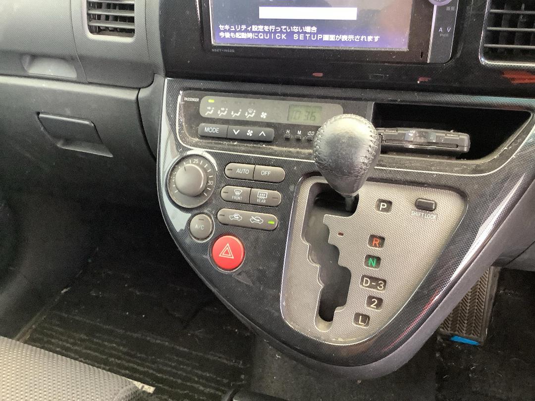 Photo '18' of Toyota Wish Photo '18' of Toyota Wish