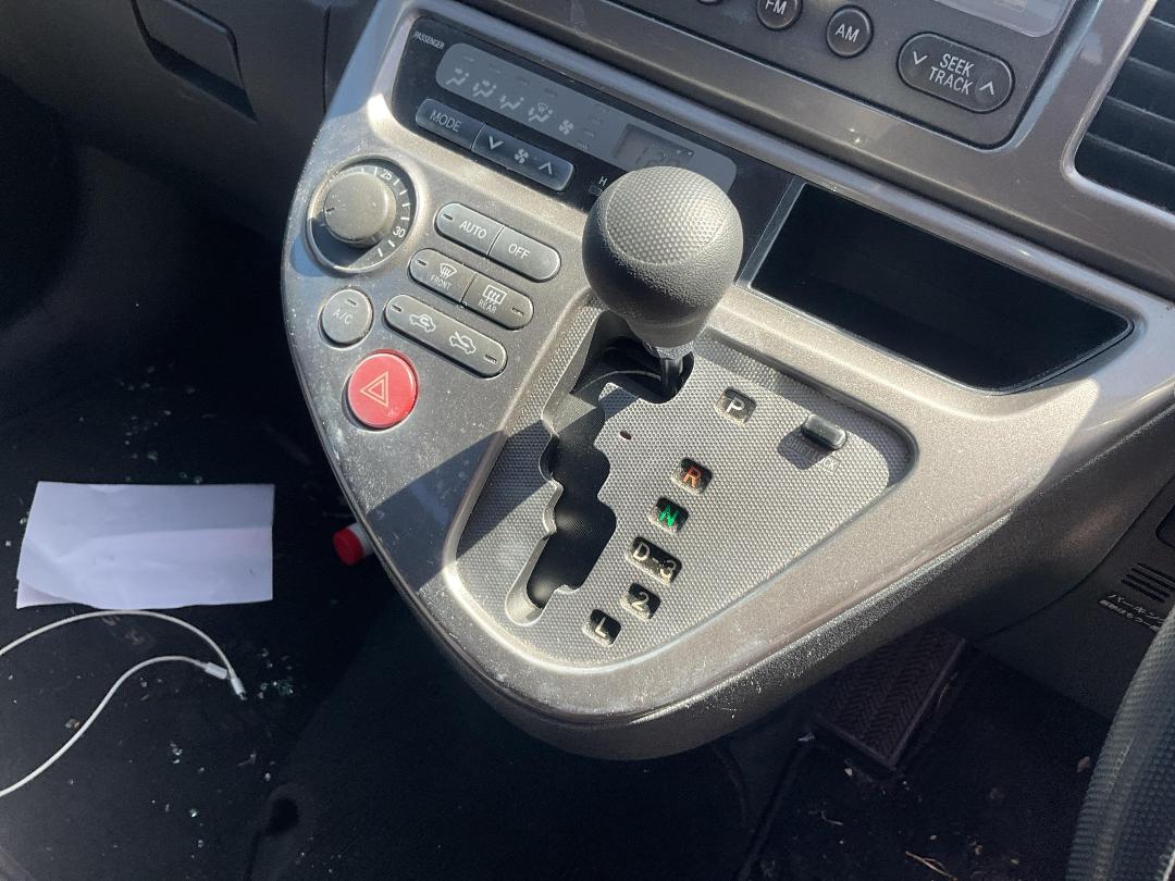 Photo '16' of Toyota Wish Photo '16' of Toyota Wish