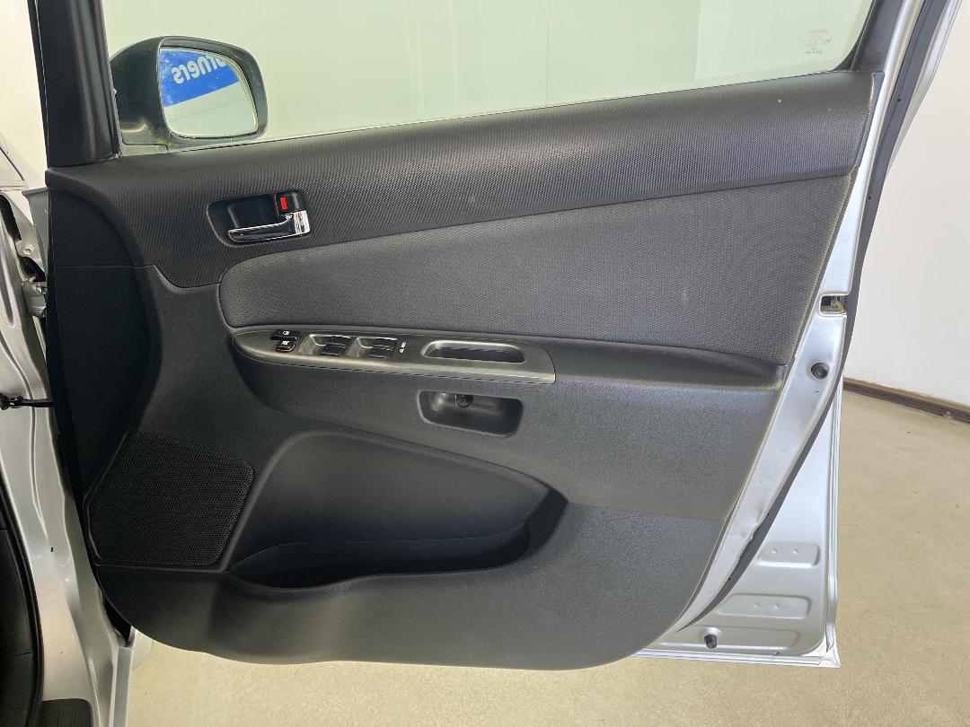 Photo '13' of Toyota Wish