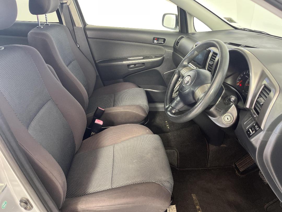 Photo '14' of Toyota Wish