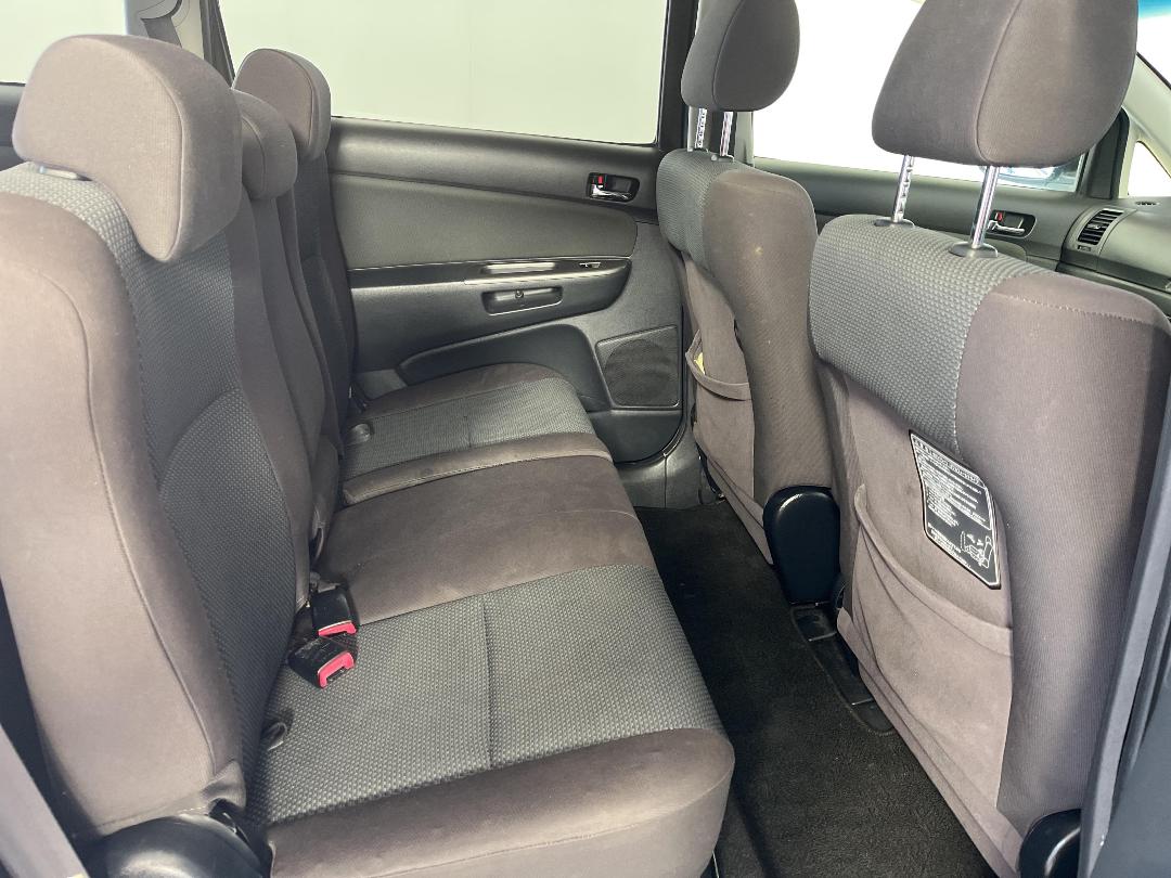 Photo '18' of Toyota Wish