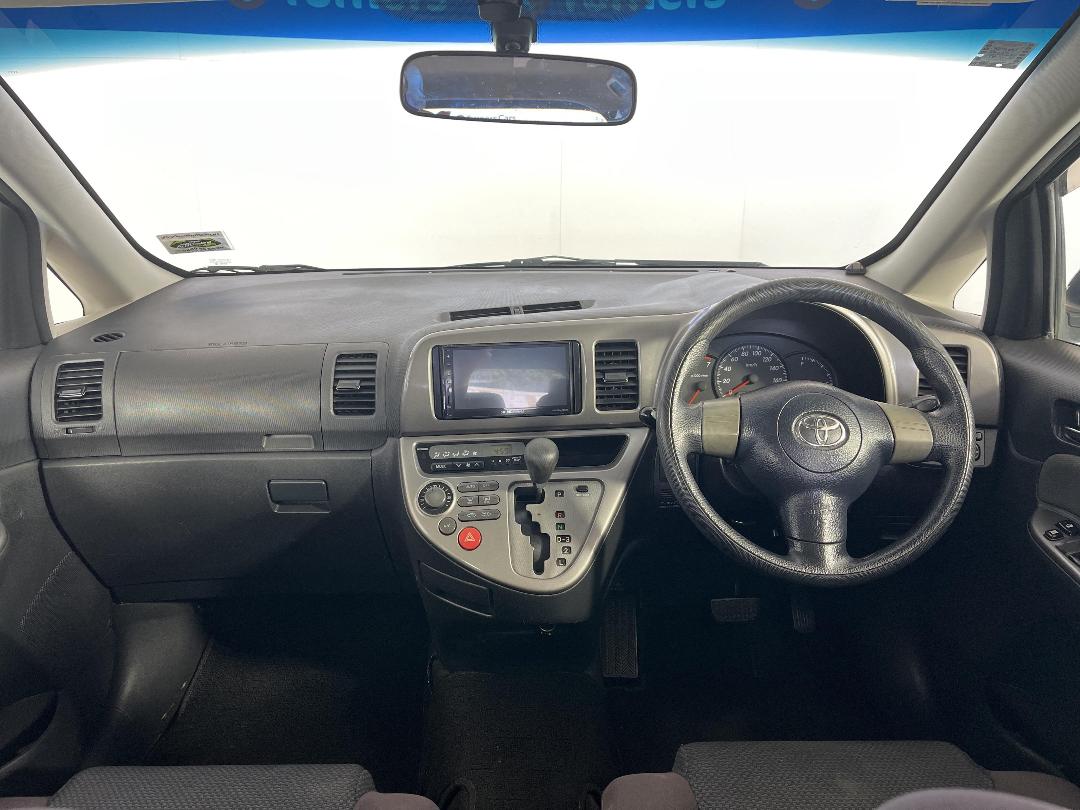 Photo '15' of Toyota Wish