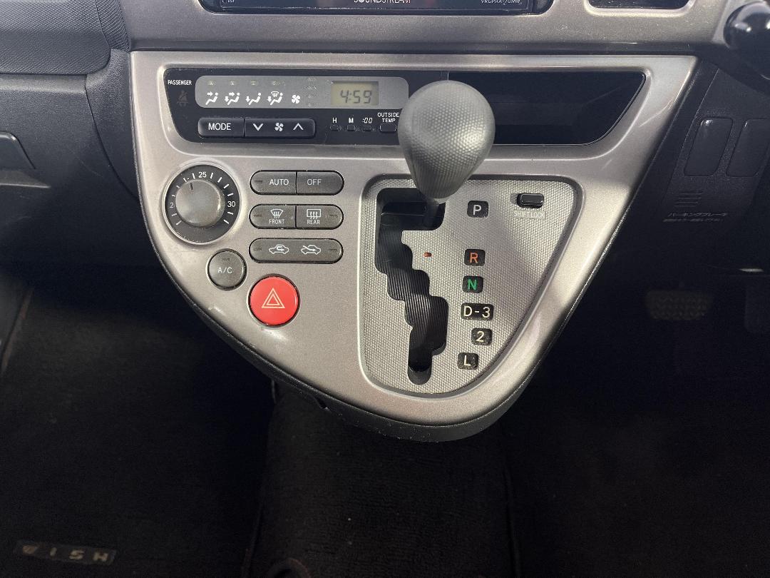 Photo '16' of Toyota Wish