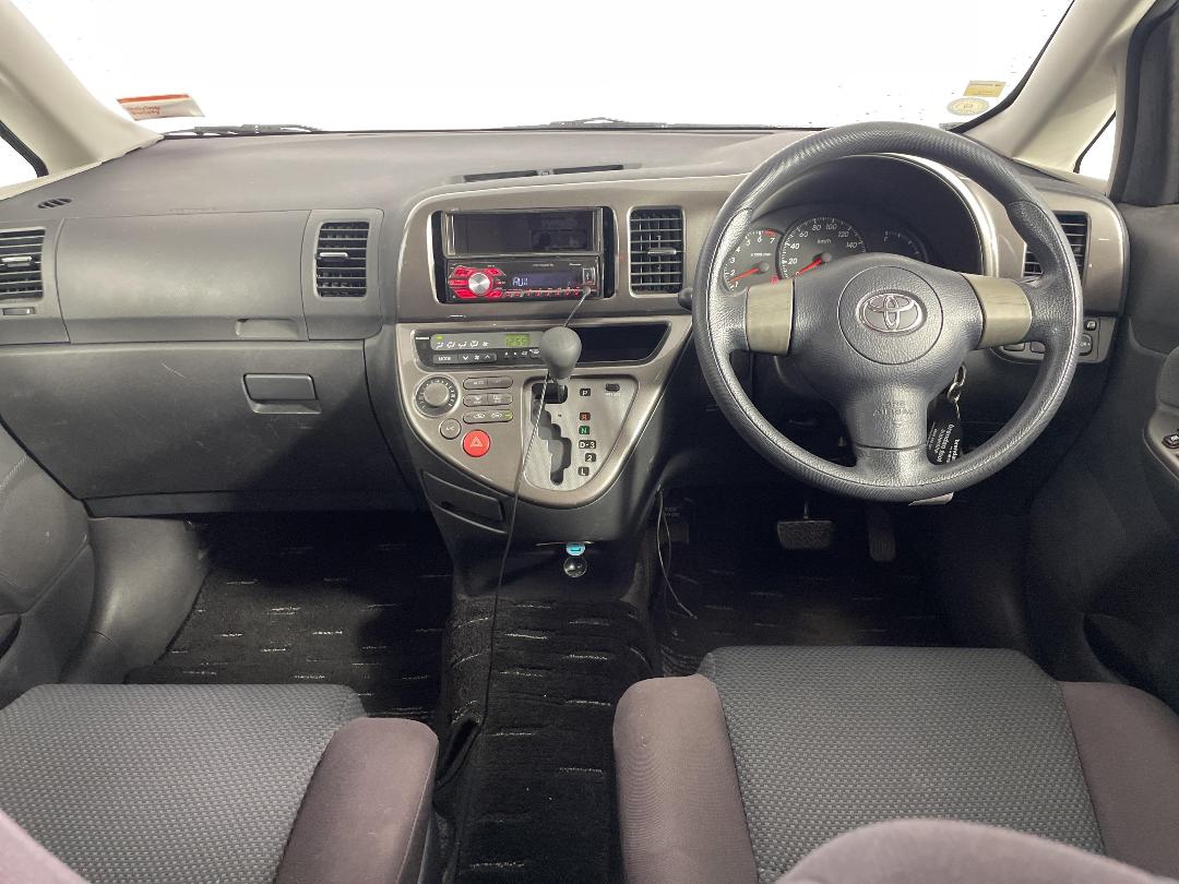Photo '18' of Toyota Wish