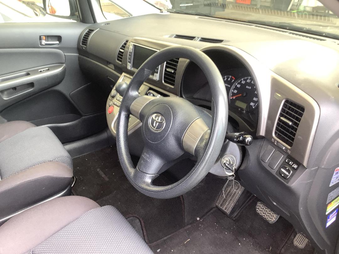 Photo '15' of Toyota Wish