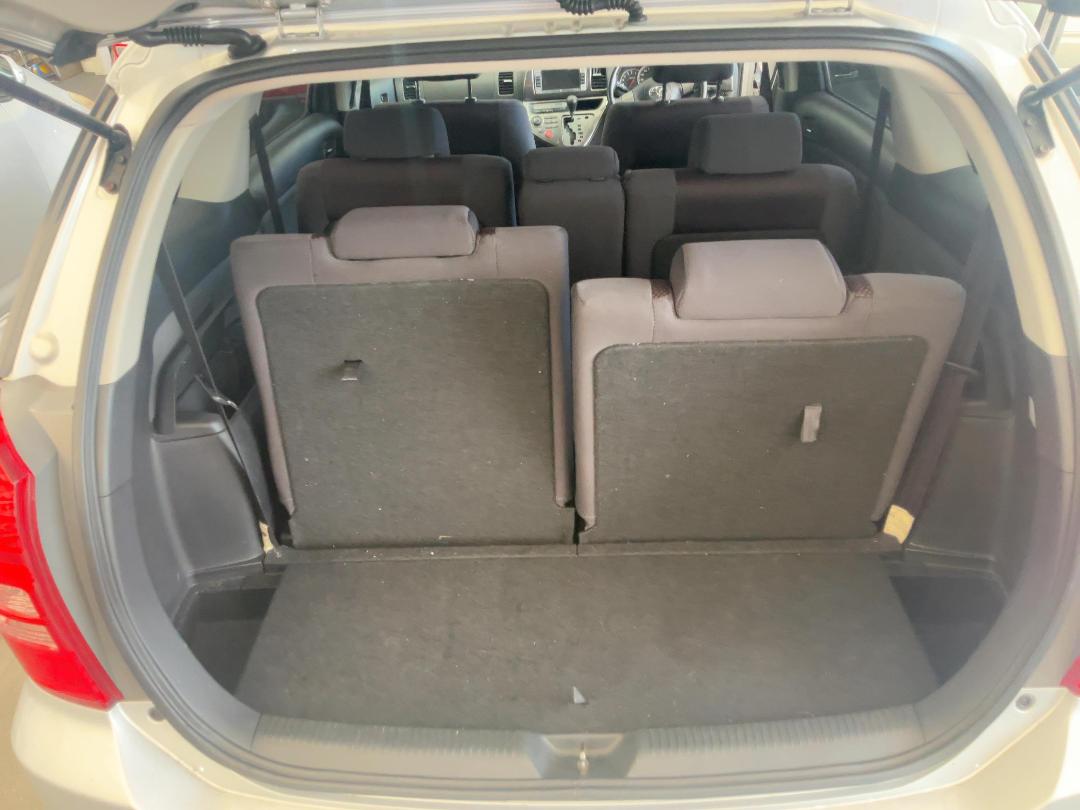 Photo '22' of Toyota Wish