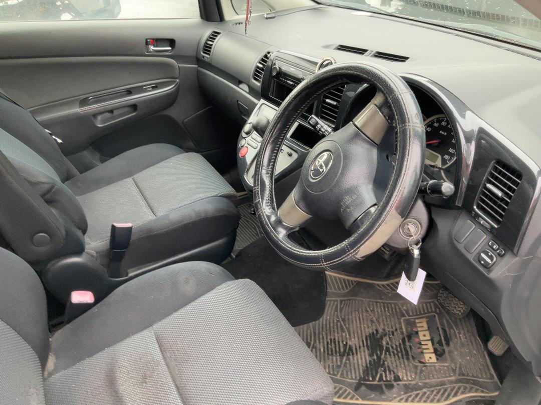 Photo '18' of Toyota Wish