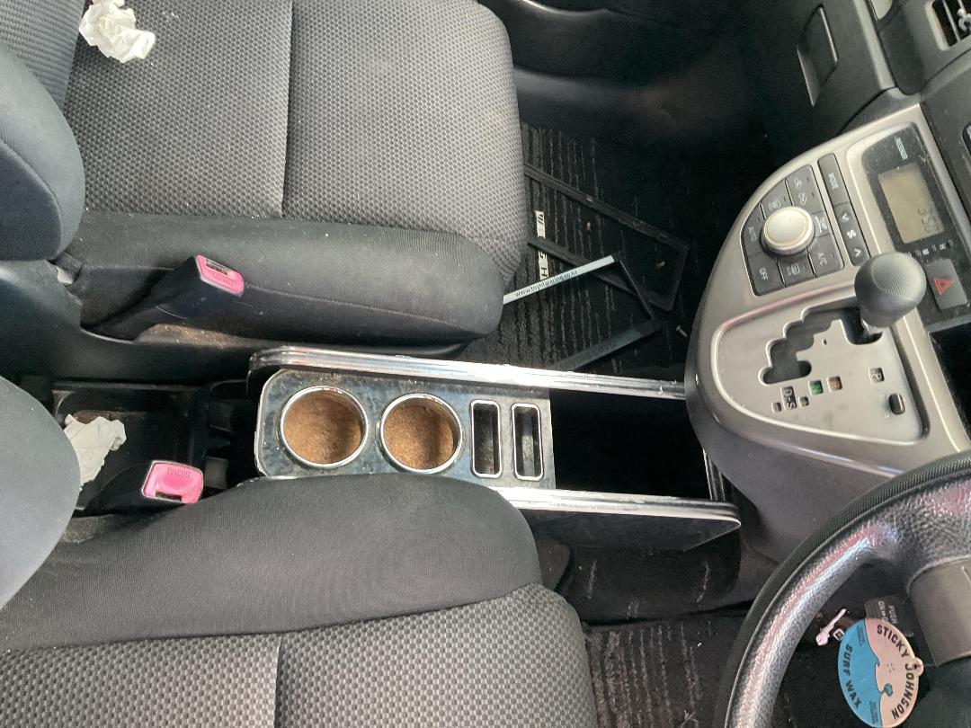 Photo '16' of Toyota Wish