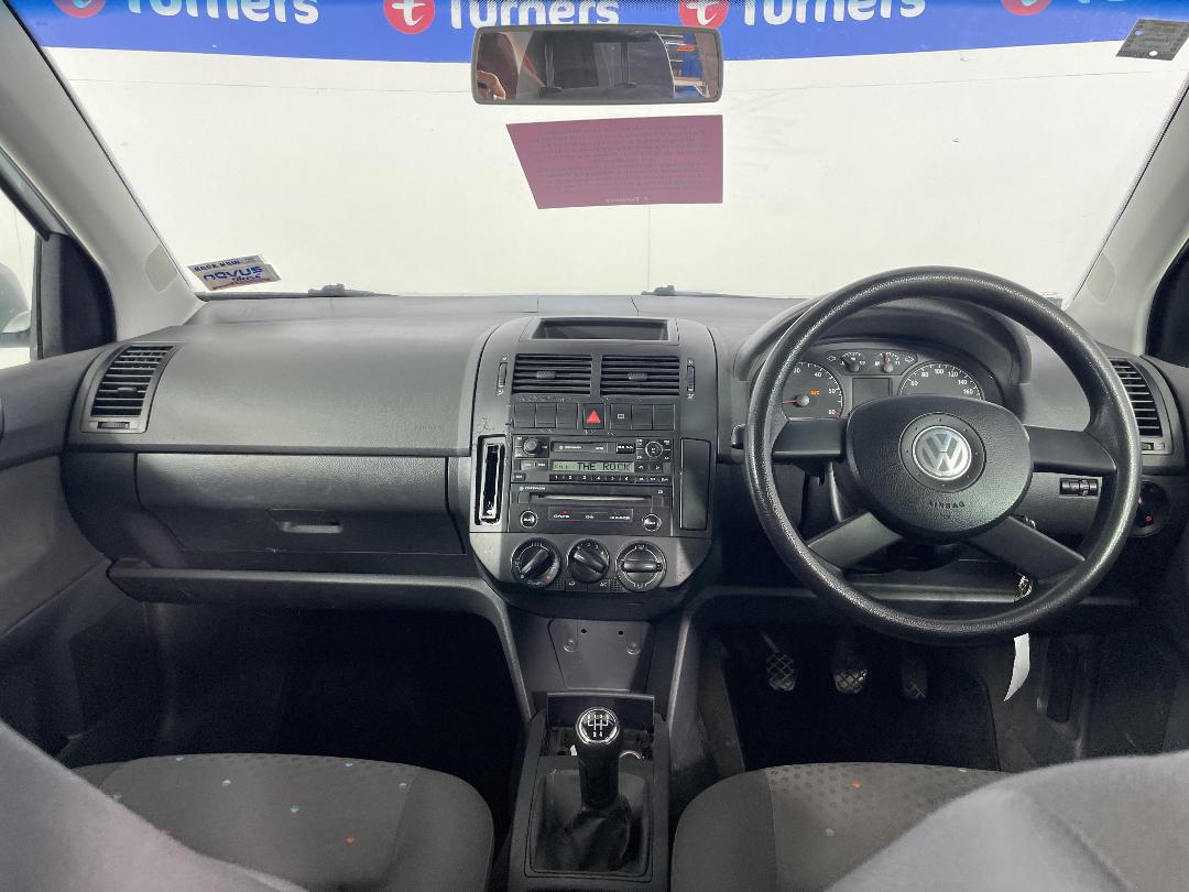 Photo '15' of Volkswagen Polo Photo '15' of Volkswagen Polo