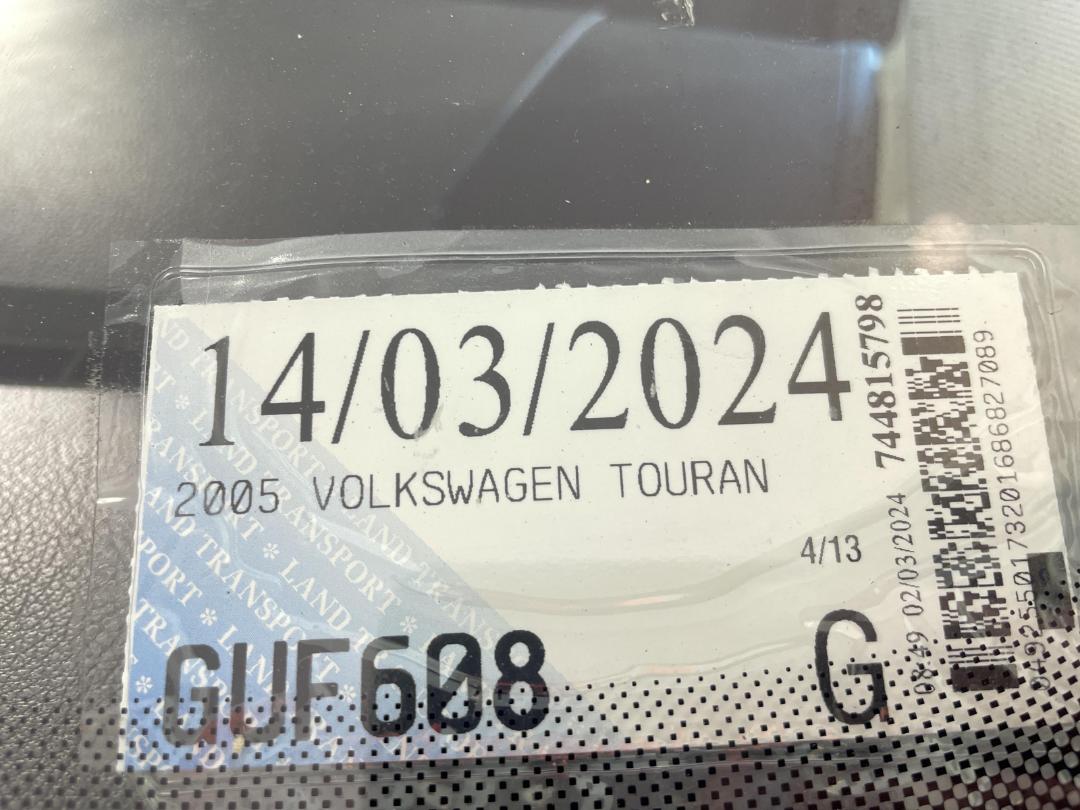 Damaged Volkswagen Touran 2005 in Otahuhu at Turners Damaged and End