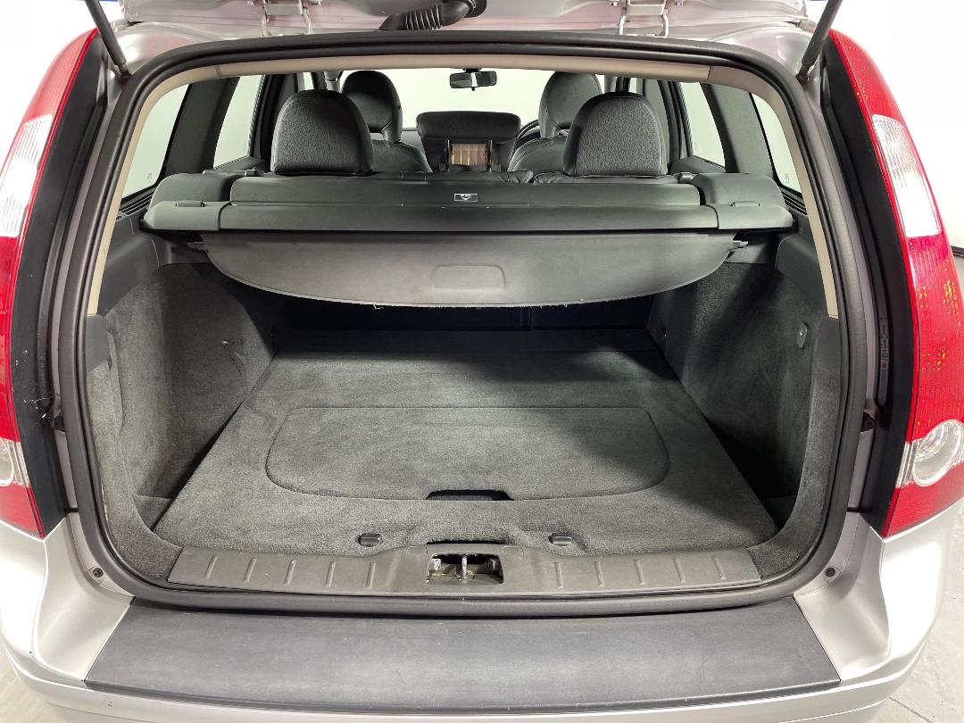 Photo '14' of Volvo V50