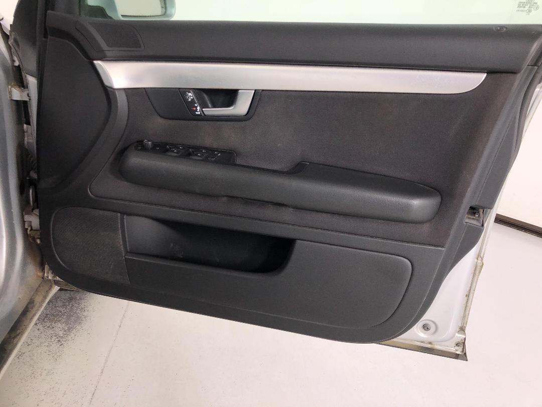 Photo '13' of Audi A4 2.0T