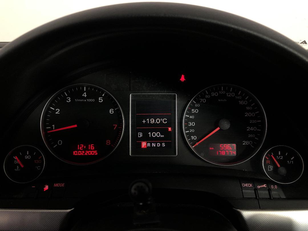 Photo '19' of Audi A4 2.0T