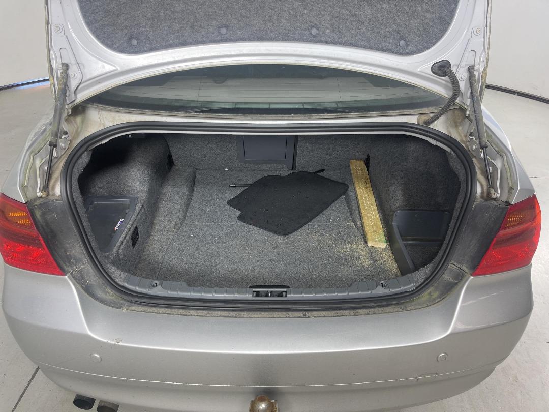 Photo '12' of BMW 3 Series 330I