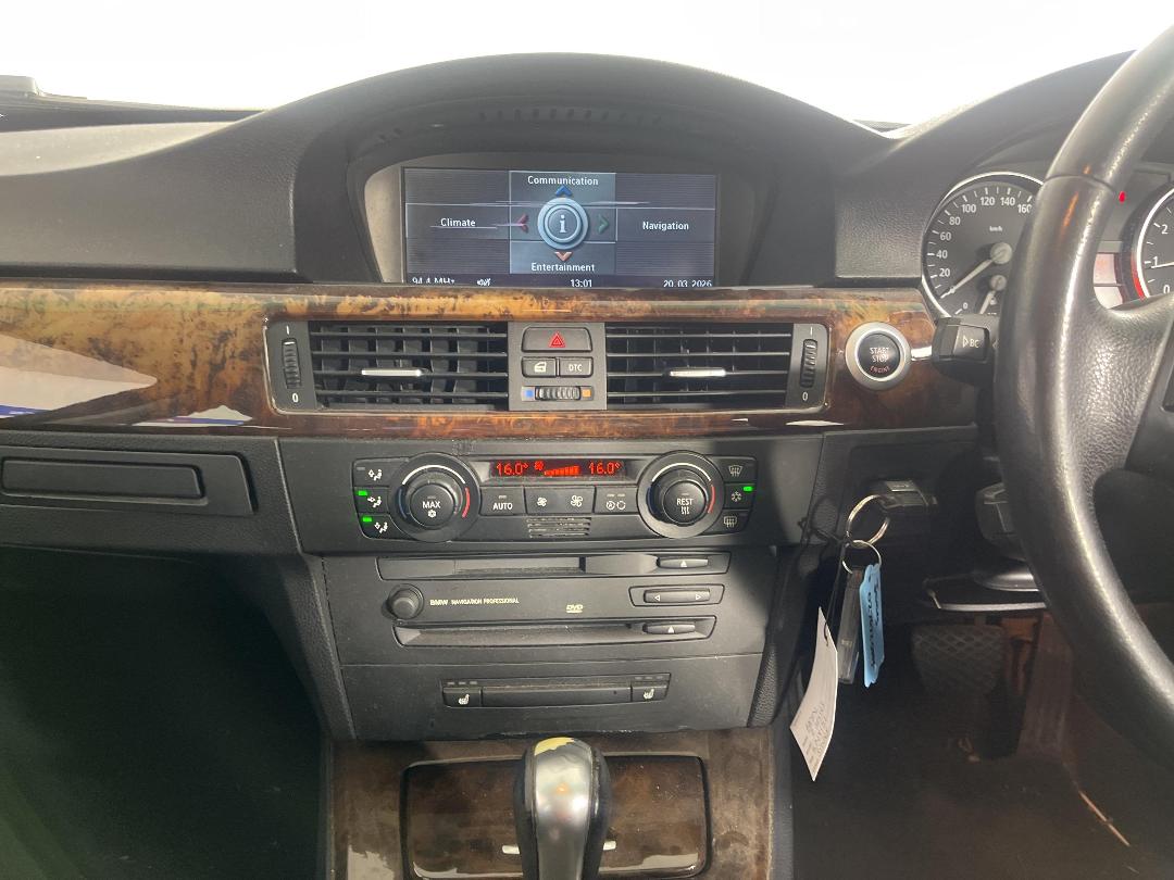 Photo '16' of BMW 3 Series 330I