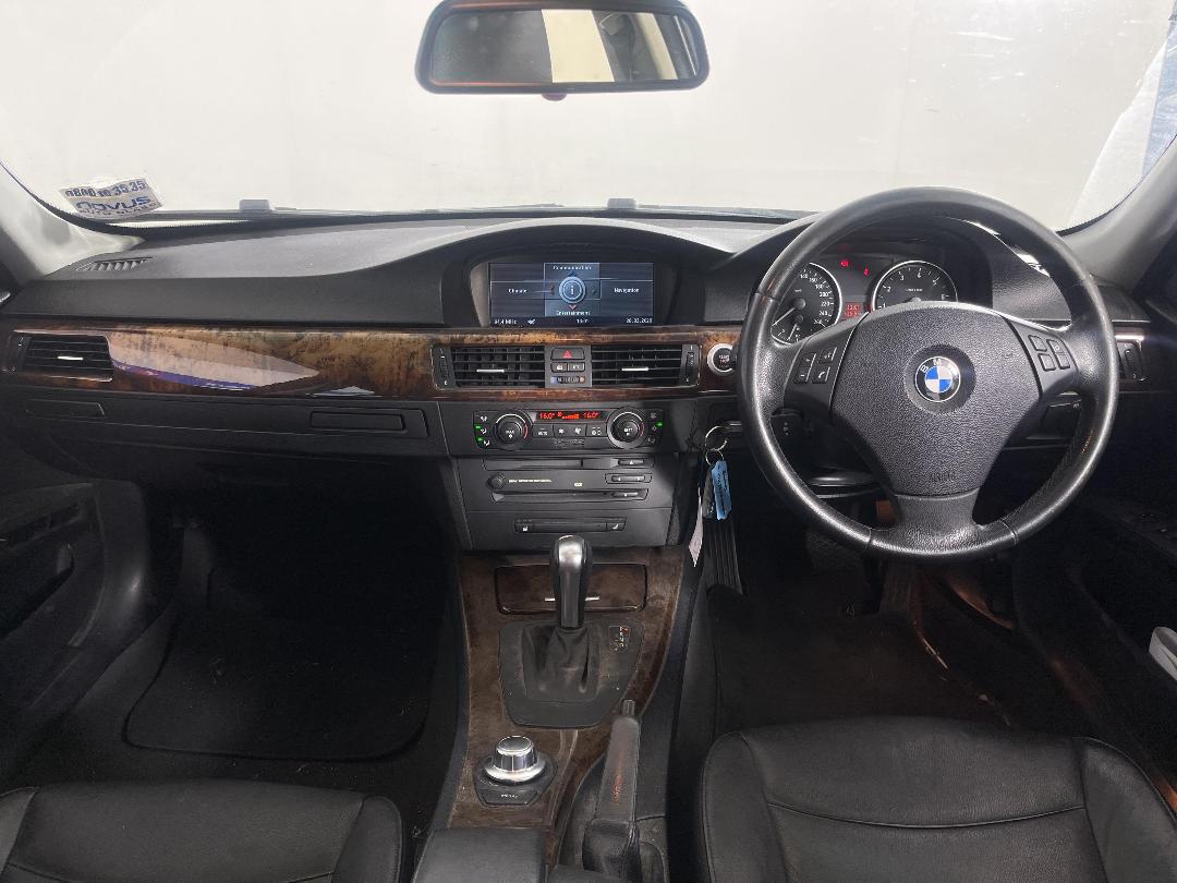 Photo '15' of BMW 3 Series 330I