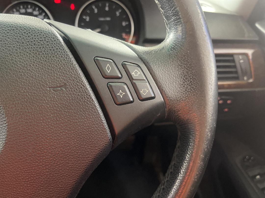 Photo '24' of BMW 3 Series 330I