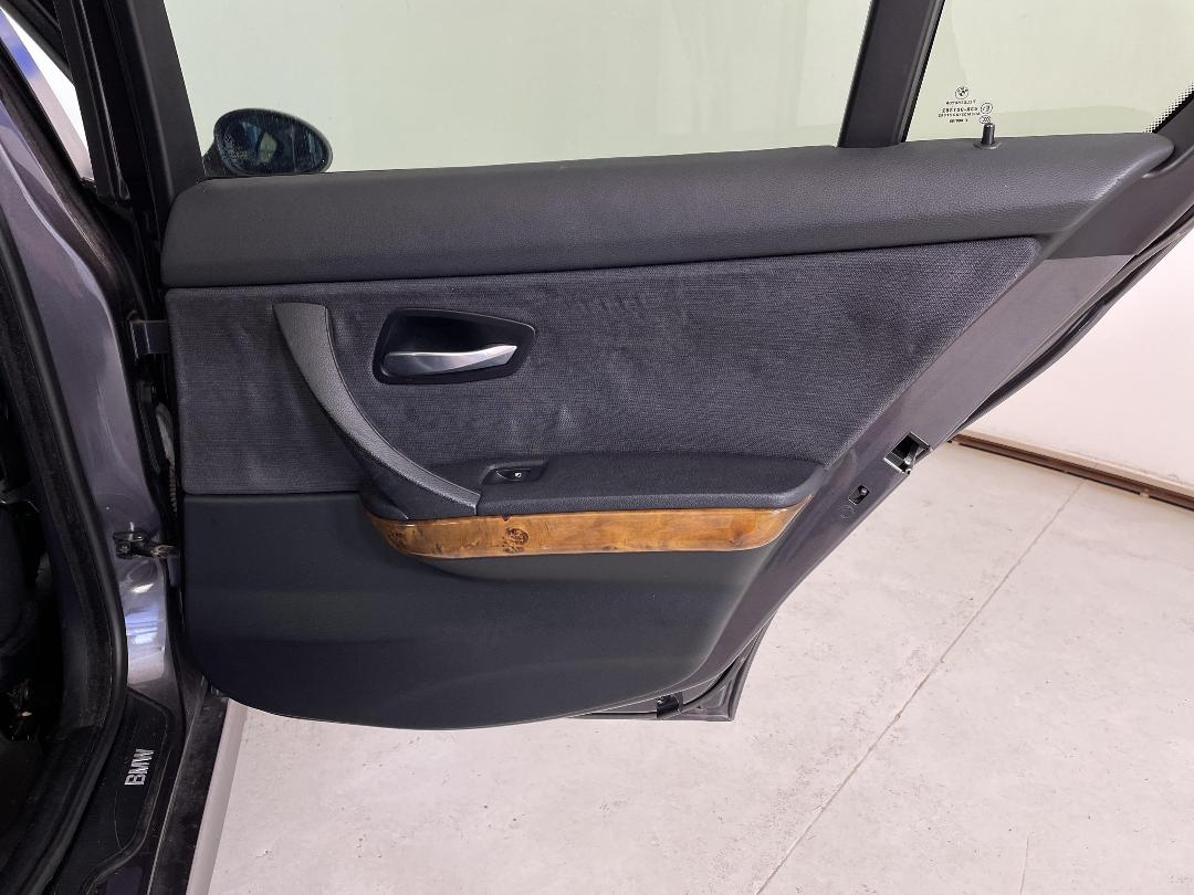 Photo '19' of BMW 320I