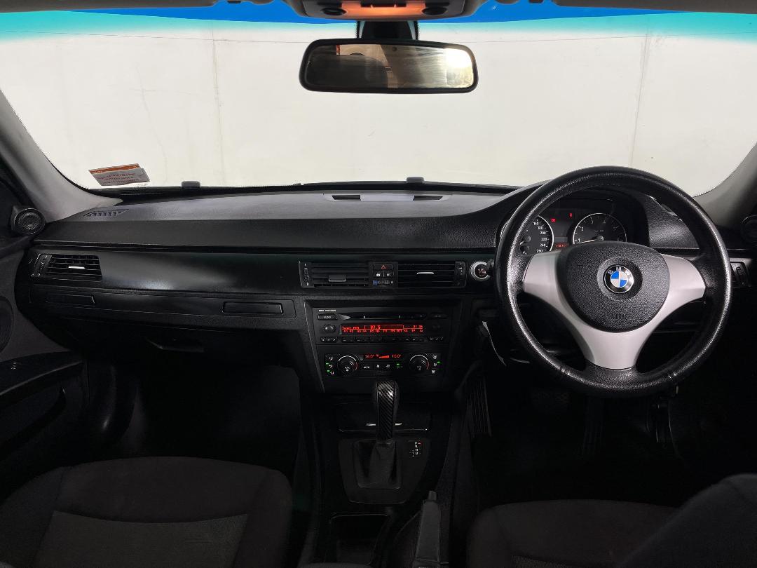 Photo '17' of BMW 320I