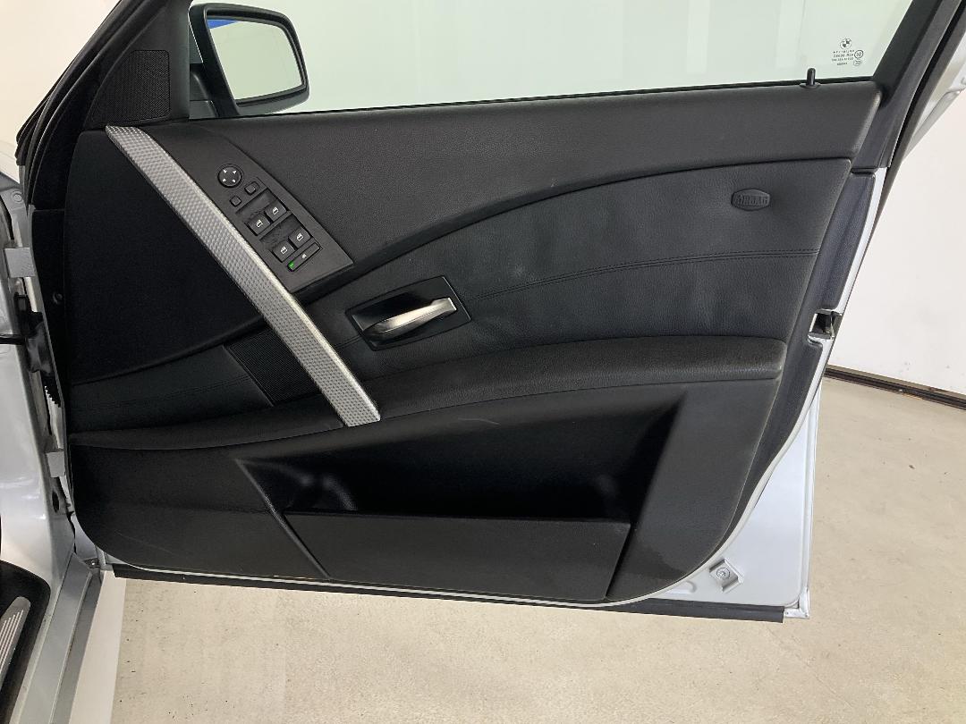 Photo '15' of BMW 5 Series Photo '15' of BMW 5 Series