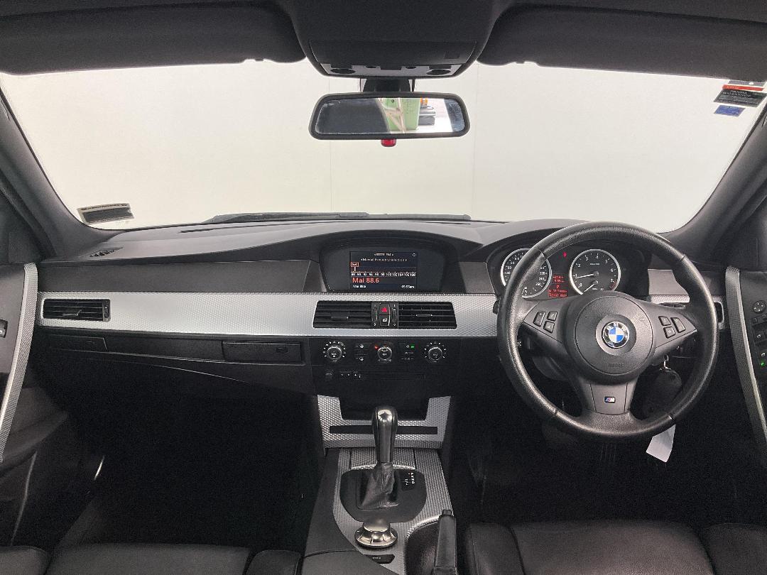 Photo '17' of BMW 5 Series Photo '17' of BMW 5 Series