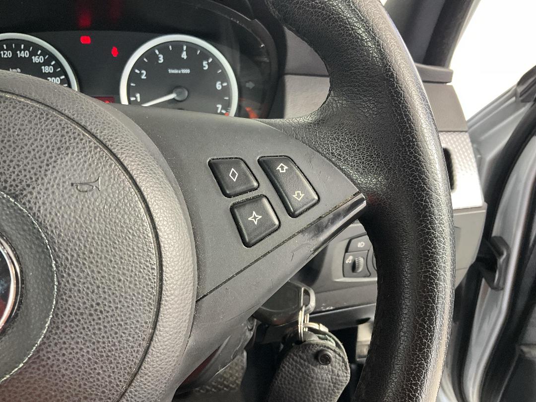 Photo '27' of BMW 5 Series Photo '27' of BMW 5 Series