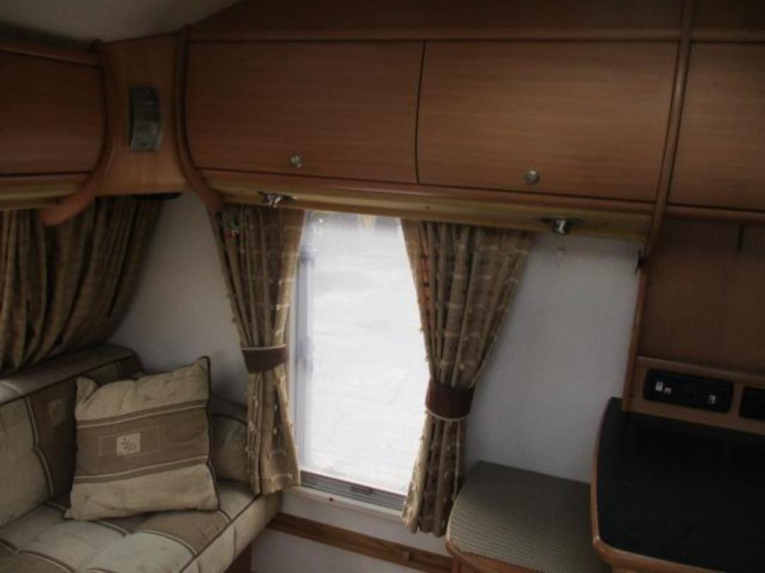 Photo '13' of Caravan Avondale Landranger 6400EB Caravan Photo '13' of Caravan Avondale Landranger 6400EB Caravan