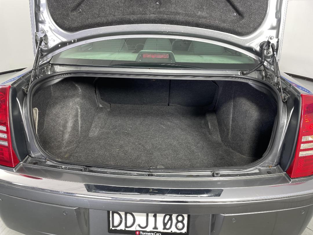 Photo '14' of Chrysler 300