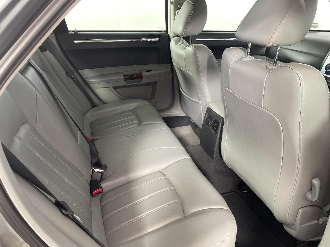 Photo '20' of Chrysler 300