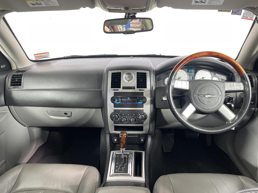 Photo '17' of Chrysler 300