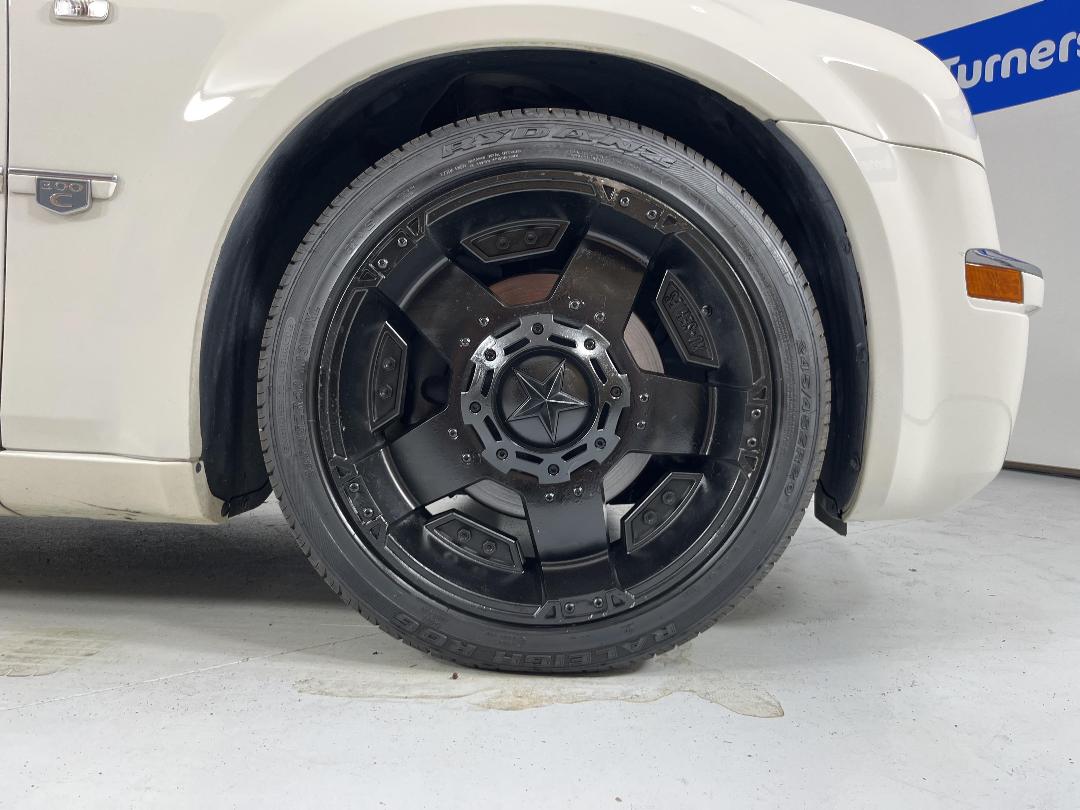 Photo '9' of Chrysler 300C Photo '9' of Chrysler 300C