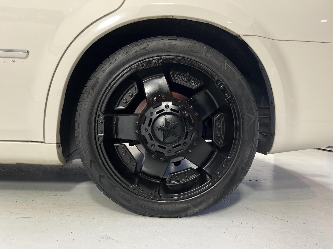 Photo '11' of Chrysler 300C Photo '11' of Chrysler 300C