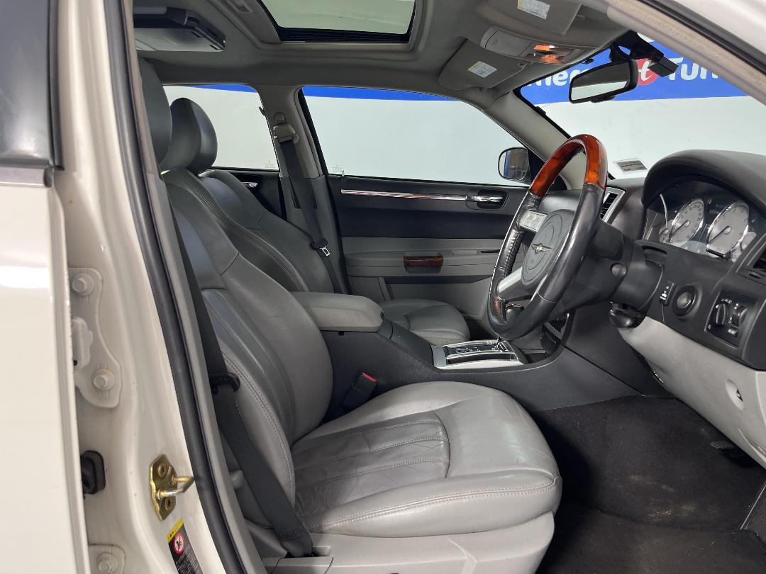 Photo '16' of Chrysler 300C Photo '16' of Chrysler 300C