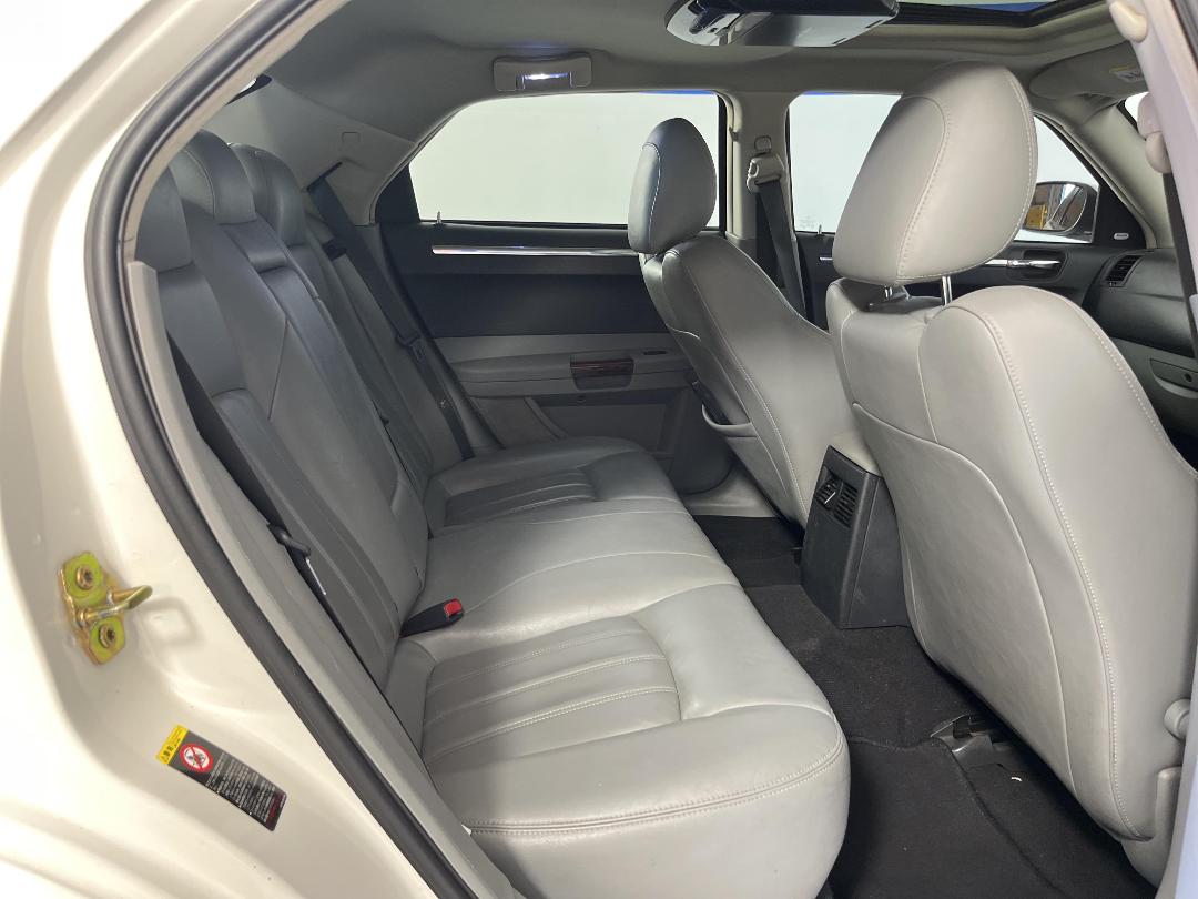 Photo '20' of Chrysler 300C Photo '20' of Chrysler 300C