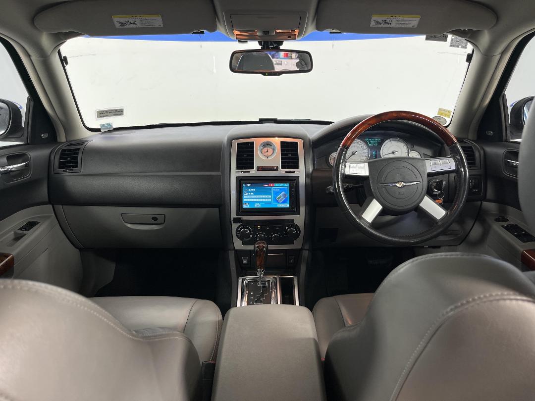 Photo '17' of Chrysler 300C Photo '17' of Chrysler 300C