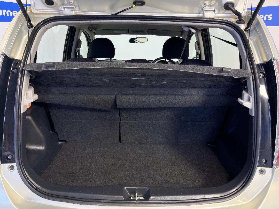 Photo '14' of Daihatsu Sirion