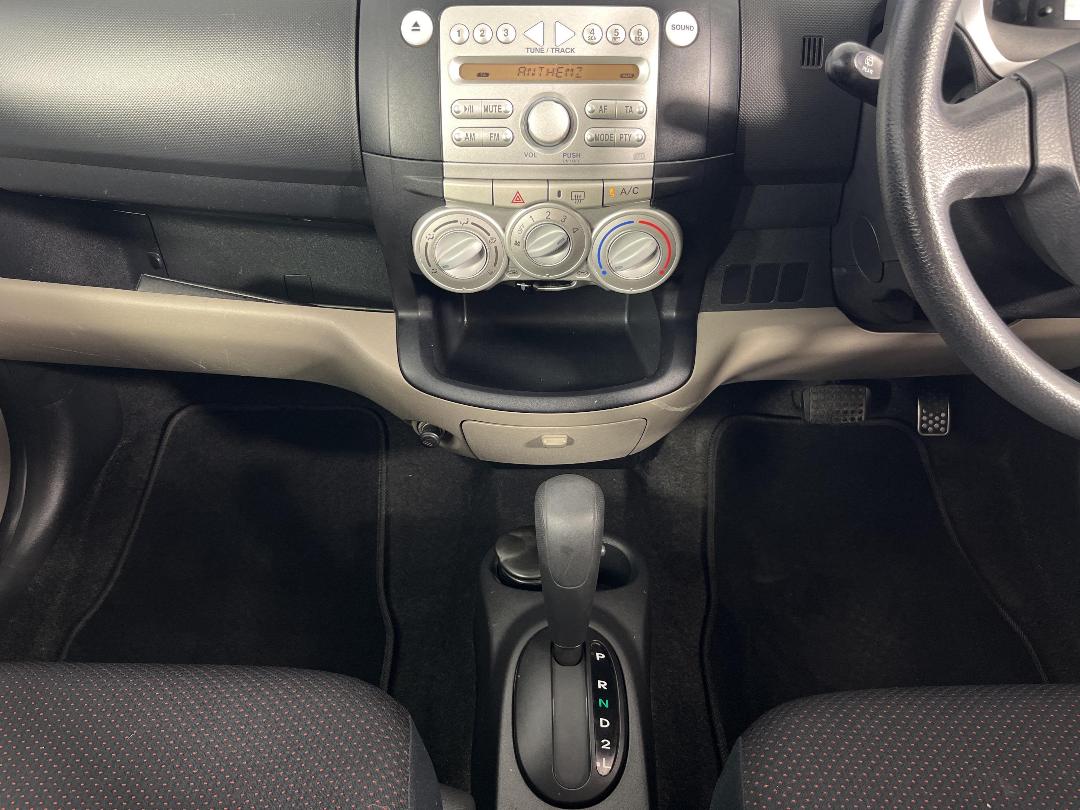 Photo '18' of Daihatsu Sirion