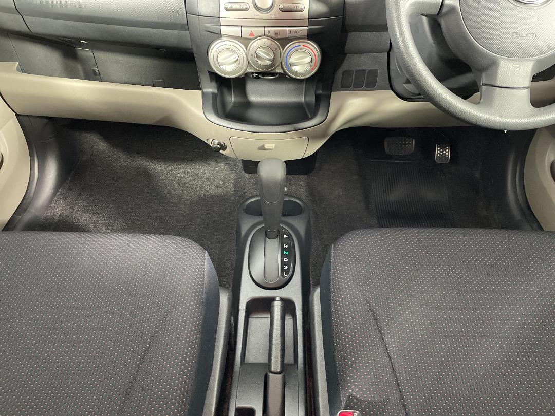 Photo '18' of Daihatsu Sirion Photo '18' of Daihatsu Sirion