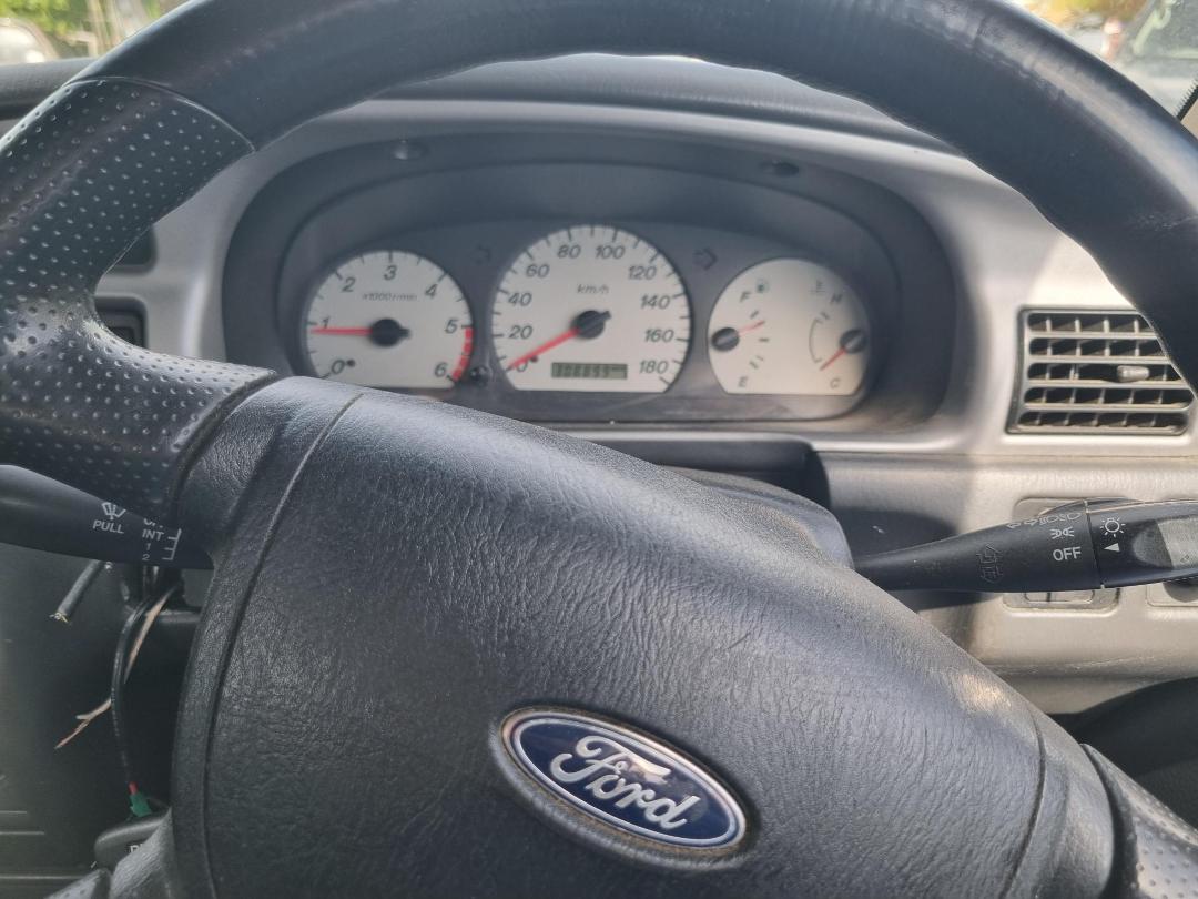 Photo '2' of Ford Courier TD XLX CR W/S