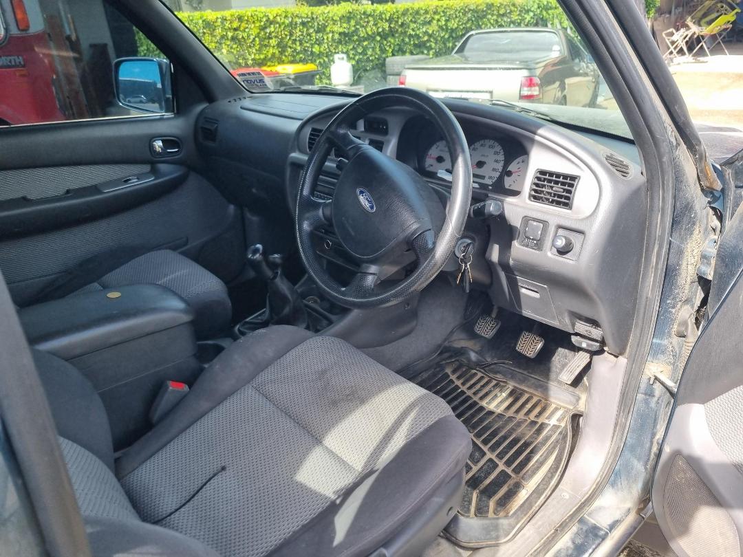 Photo '3' of Ford Courier TD XLX CR W/S