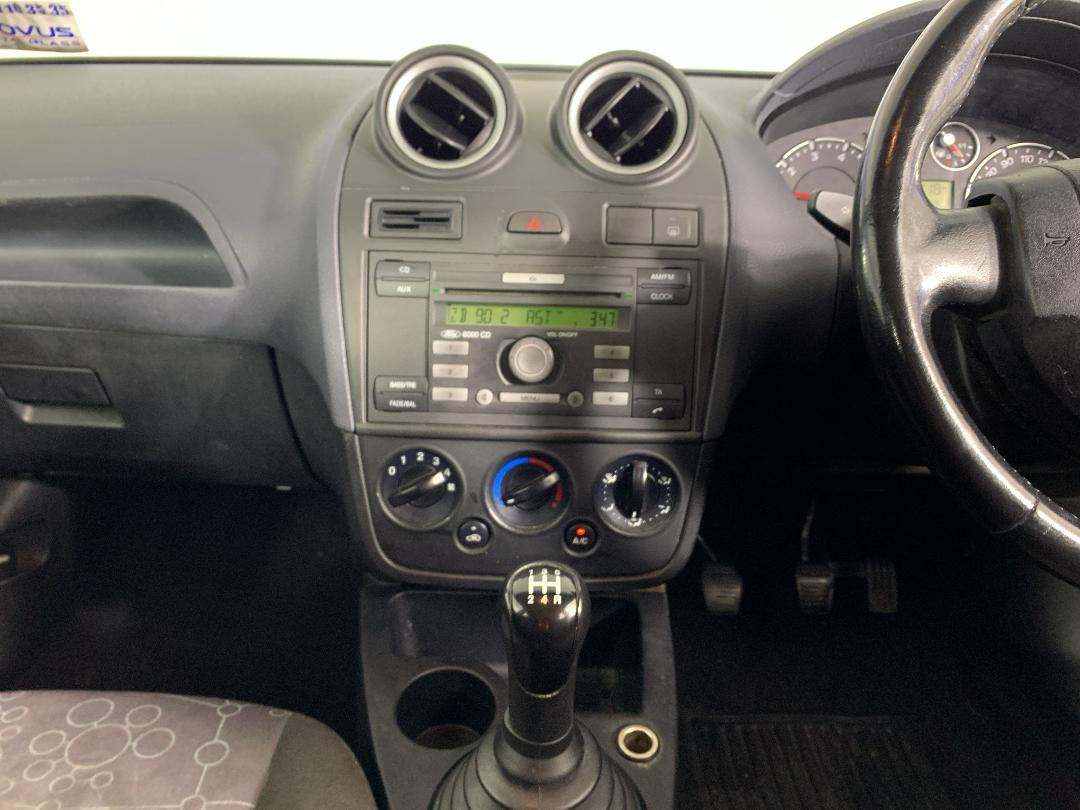 Photo '18' of Ford Fiesta