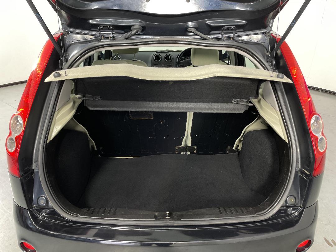 Photo '14' of Ford Fiesta