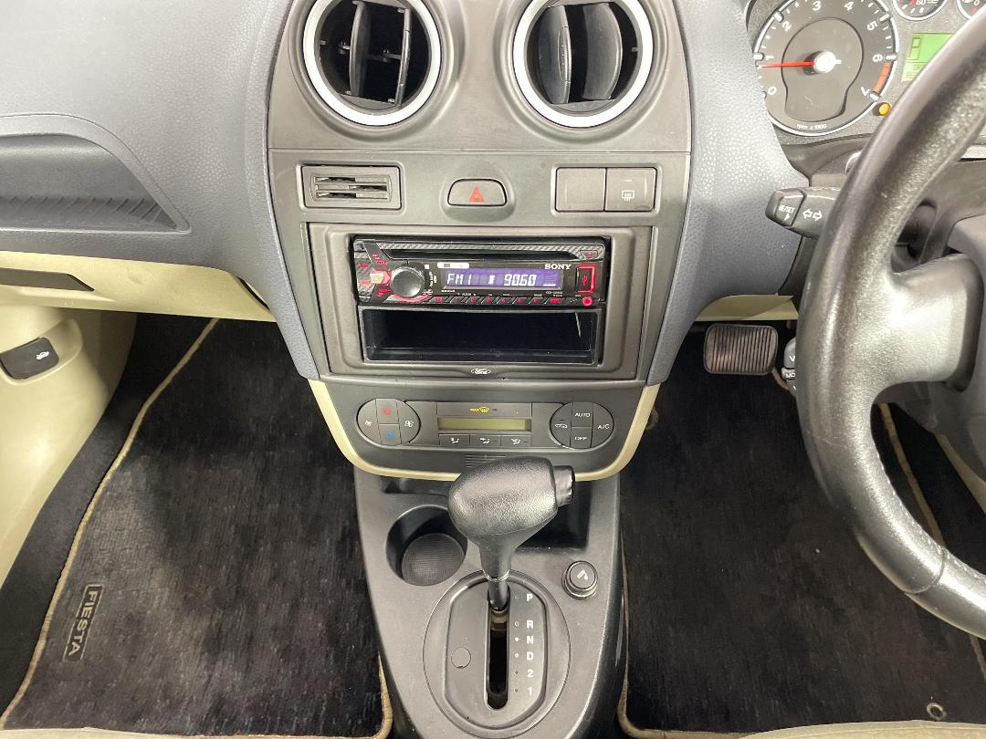 Photo '18' of Ford Fiesta