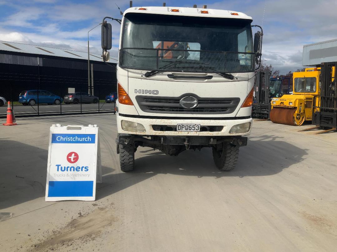 Photo '3' of Hino GT 1JHPHGU Flat Deck Crane Photo '3' of Hino GT 1JHPHGU Flat Deck Crane